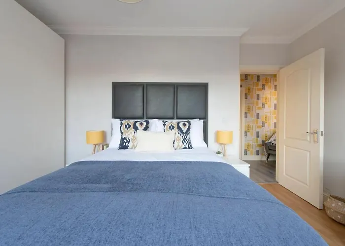 Welcoming And Radiant - One Bedroom Apartment In The Heart Of South